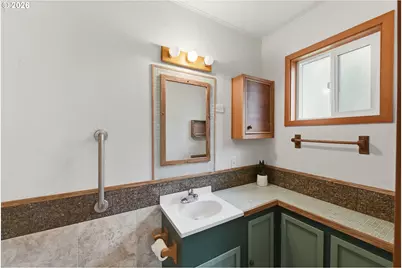 1545 Meade St, North Bend, OR 97459 - Photo 17