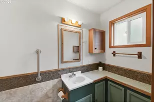 1545 Meade St, North Bend, OR 97459 - Photo 17