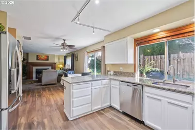 800 SE Greenway Dr, Gresham, OR 97080 - Photo 17