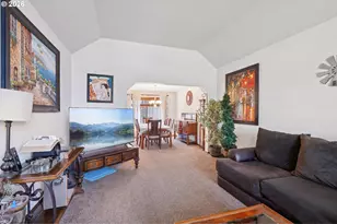 800 SE Greenway Dr, Gresham, OR 97080 - Photo 7