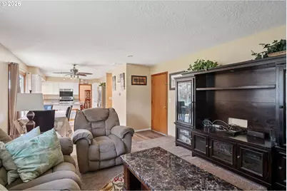 800 SE Greenway Dr, Gresham, OR 97080 - Photo 13