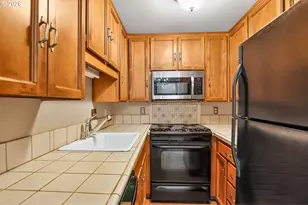 646 SW 11th St, Newport, OR 97365 - Photo 9