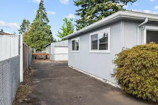 9801 SE Pardee St, Portland, OR 97266 - Photo 39