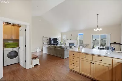 1070 Prairie Meadows Ave, Junction City, OR 97448 - Photo 9