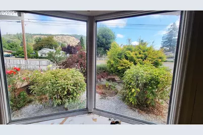168 NE Broadway St, Myrtle Creek, OR 97457 - Photo 25