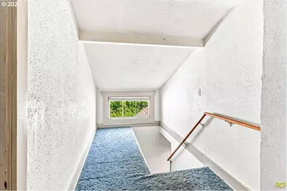 15325 SE Stark St, Portland, OR 97233 - Photo 25