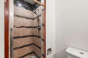 586 SW 6th St, Gresham, OR 97080 - Photo 25