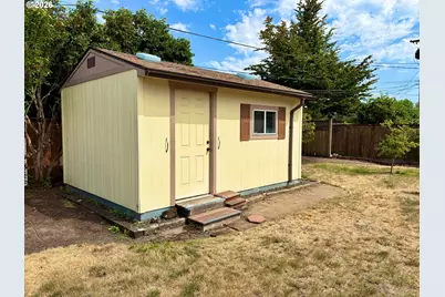 1755 Alderwood St, Eugene, OR 97404 - Photo 11