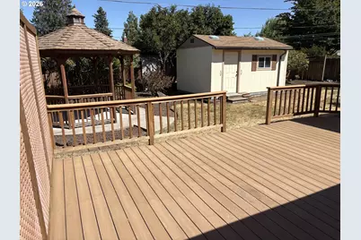 1755 Alderwood St, Eugene, OR 97404 - Photo 9