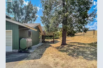 765 O C Brown Rd, Roseburg, OR 97470 - Photo 31
