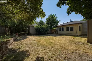 11005 NE Schuyler St, Portland, OR 97220 - Photo 13