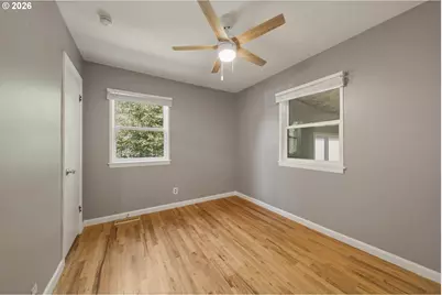 11005 NE Schuyler St, Portland, OR 97220 - Photo 9