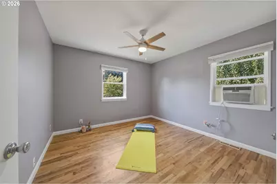 11005 NE Schuyler St, Portland, OR 97220 - Photo 11