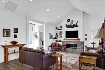 928 SW Coral St, Junction City, OR 97448 - Photo 9