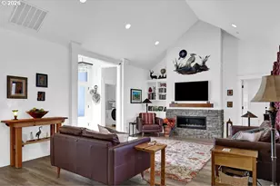 928 SW Coral St, Junction City, OR 97448 - Photo 9