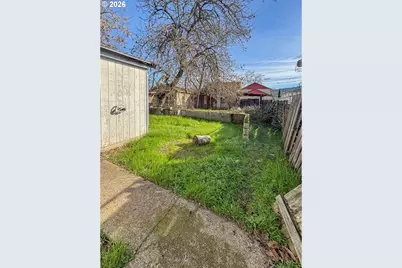 413 NE Nash St, Roseburg, OR 97470 - Photo 21