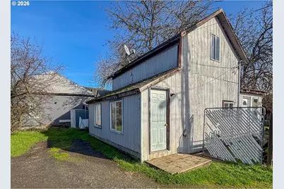 413 NE Nash St, Roseburg, OR 97470 - Photo 1