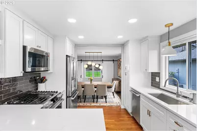 4674 SW Flower Pl, Portland, OR 97221 - Photo 13