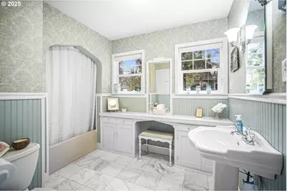 898 NW Riverside Blvd, Bend, OR 97703 - Photo 17