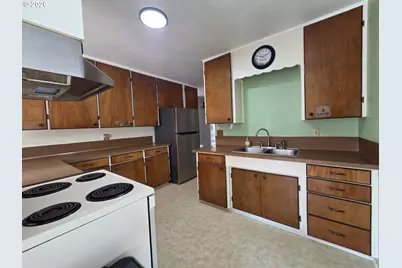 2118 SE Chinaberry Ave, Roseburg, OR 97470 - Photo 21