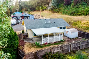 2118 SE Chinaberry Ave, Roseburg, OR 97470 - Photo 5