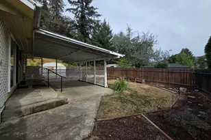 2118 SE Chinaberry Ave, Roseburg, OR 97470 - Photo 11
