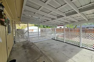 2118 SE Chinaberry Ave, Roseburg, OR 97470 - Photo 9