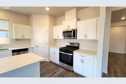 2960 V St, Springfield, OR 97477 - Photo 5