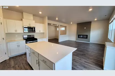 2960 V St, Springfield, OR 97477 - Photo 7