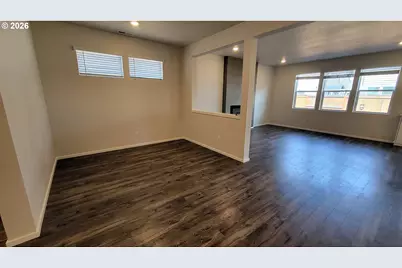 2960 V St, Springfield, OR 97477 - Photo 9