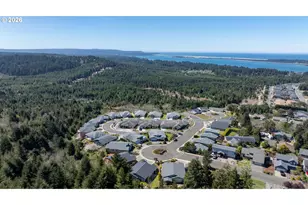 1225 Nautical Ln, Coos Bay, OR 97420 - Photo 5