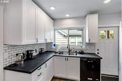 7914 7916 SE Main St, Portland, OR 97215 - Photo 11