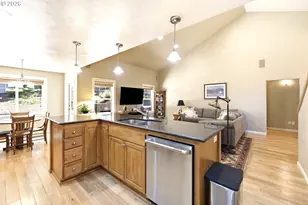 435 Mountaingate Dr, Springfield, OR 97478 - Photo 11
