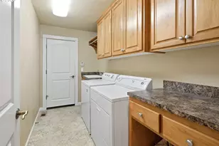 435 Mountaingate Dr, Springfield, OR 97478 - Photo 25