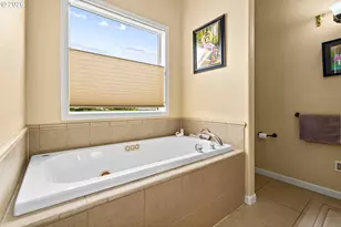 2264 Blue Heron Ln, Eugene, OR 97402 - Photo 15