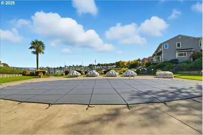 623 N Tomahawk Island Dr, Portland, OR 97217 - Photo 35