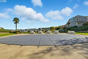 623 N Tomahawk Island Dr, Portland, OR 97217 - Photo 35