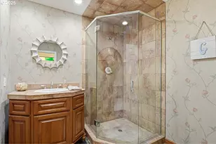 623 N Tomahawk Island Dr, Portland, OR 97217 - Photo 17