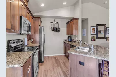 327 NW Pacific Hills Dr, Willamina, OR 97396 - Photo 7