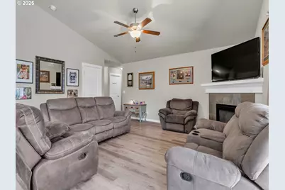 327 NW Pacific Hills Dr, Willamina, OR 97396 - Photo 5