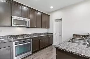 3205 SE White Oak Ave, Hillsboro, OR 97123 - Photo 17