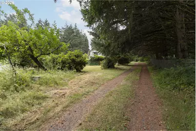23655 NE Casavant Dr, Hillsboro, OR 97123 - Photo 11