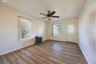 131 SE 4th St, Canyonville, OR 97417 - Photo 3