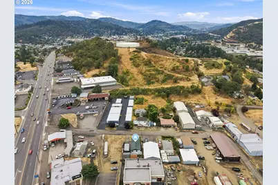 664 NE Neuner Dr, Roseburg, OR 97470 - Photo 9