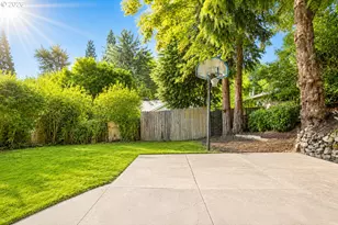 1329 SW Hume St, Portland, OR 97219 - Photo 21