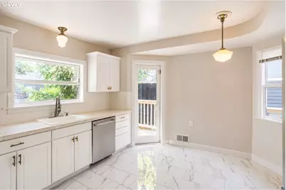 1329 SW Hume St, Portland, OR 97219 - Photo 7
