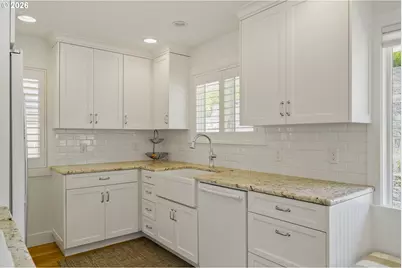 3938 SW 36th Pl, Portland, OR 97221 - Photo 13