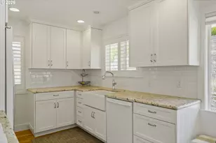 3938 SW 36th Pl, Portland, OR 97221 - Photo 13