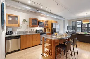 333 NW 9th Ave, Portland, OR 97209 - Photo 11