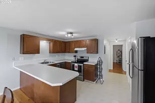 290 N 3rd Ct, Coos Bay, OR 97420 - Photo 11